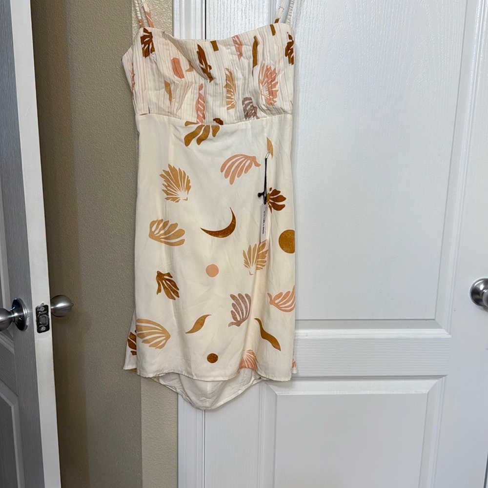 🍓🆕ASTR 
Elegant Cream and Brown Patterned Dress🆕🍓 - Picture 11 of 17